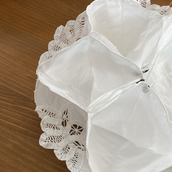 Vintage dinner roll holder